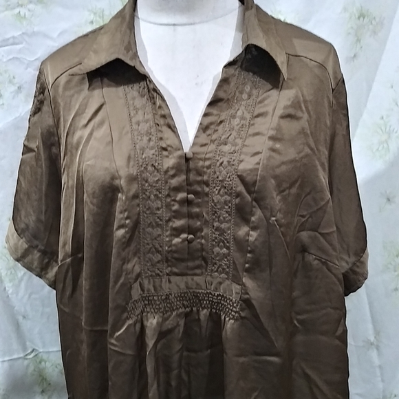 Plus size brown blouse - Picture 8 of 8